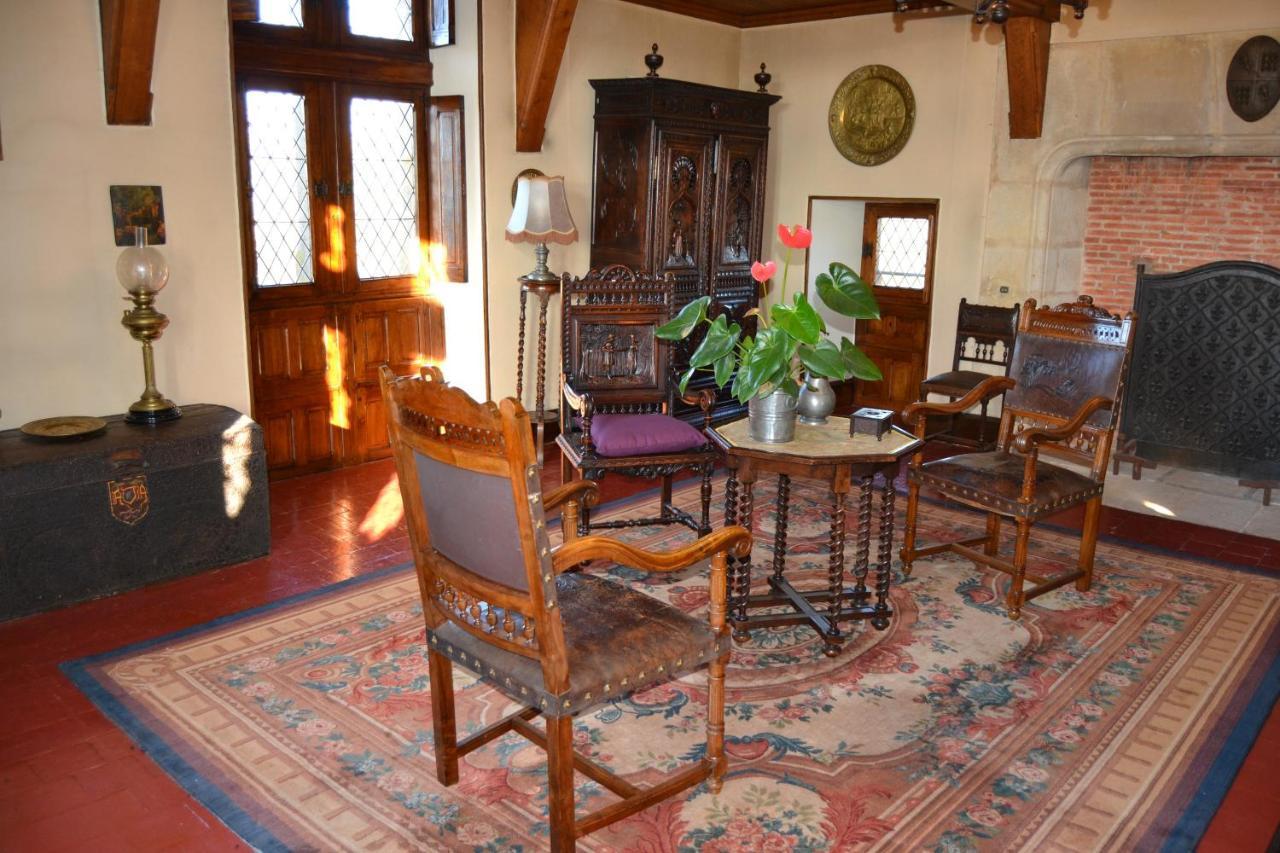 Chateau De Peufeilhoux Vallon-en-Sully Luaran gambar