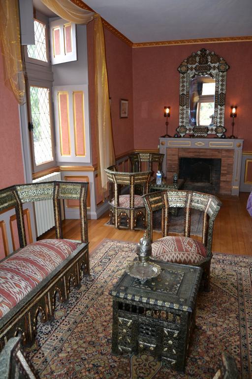 Chateau De Peufeilhoux Vallon-en-Sully Bilik gambar