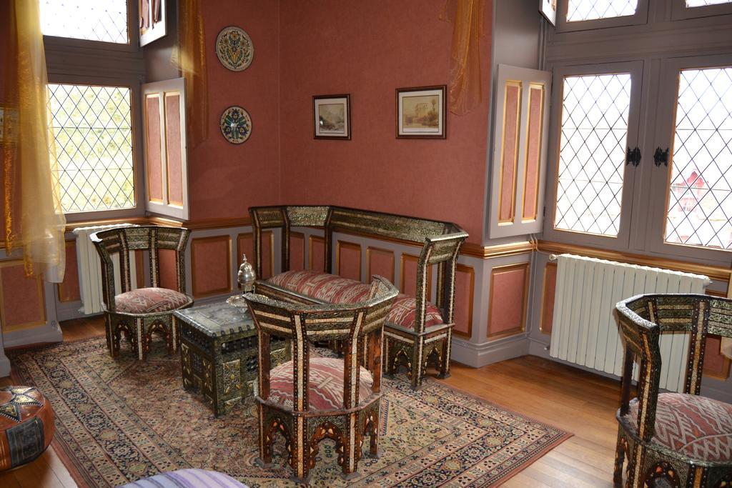 Chateau De Peufeilhoux Vallon-en-Sully Bilik gambar
