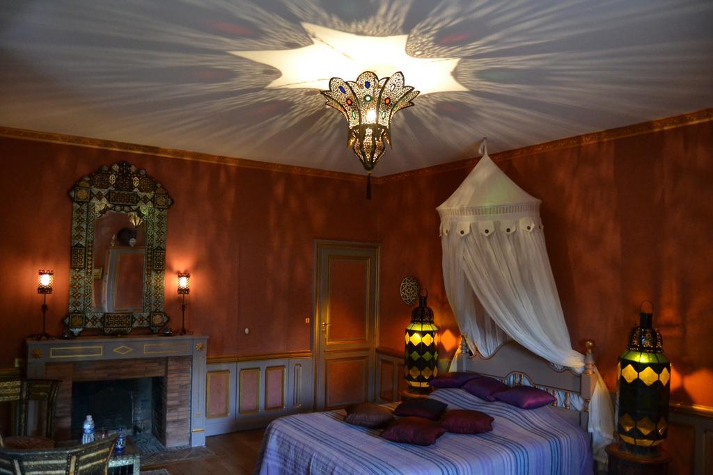 Chateau De Peufeilhoux Vallon-en-Sully Bilik gambar