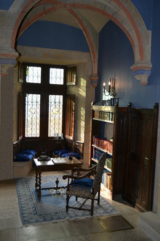 Chateau De Peufeilhoux Vallon-en-Sully Luaran gambar