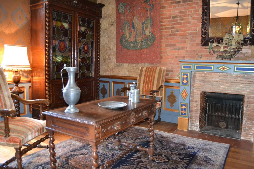 Chateau De Peufeilhoux Vallon-en-Sully Luaran gambar