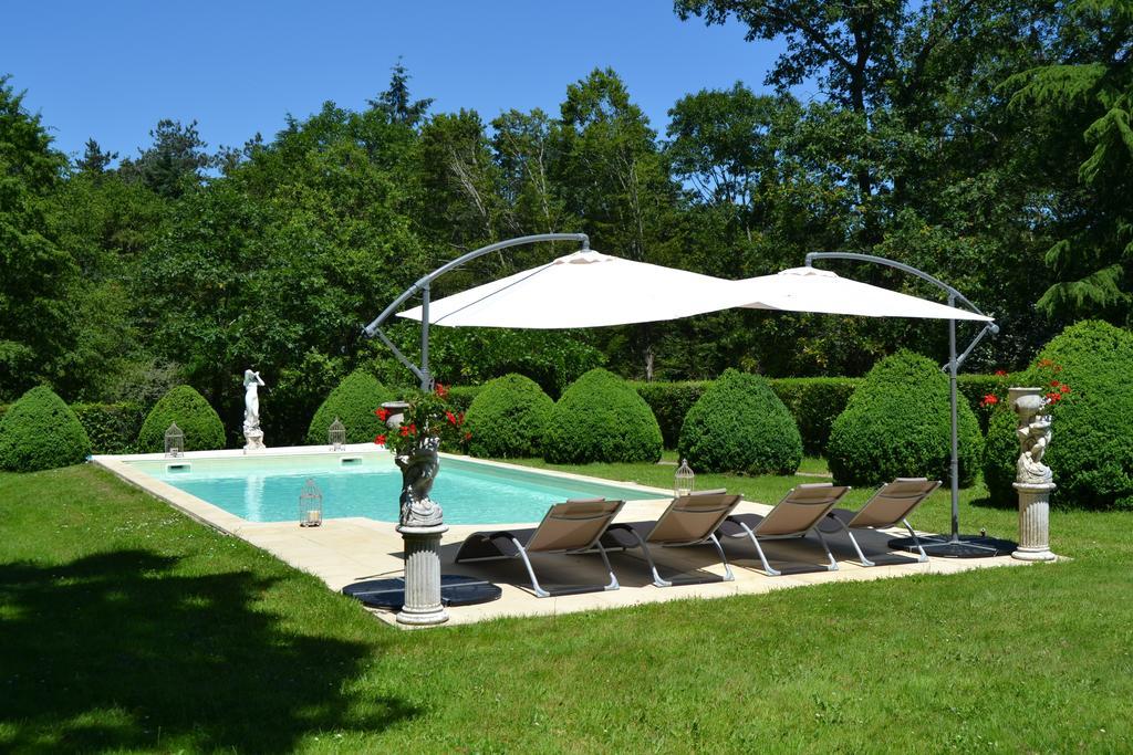 Chateau De Peufeilhoux Vallon-en-Sully Luaran gambar