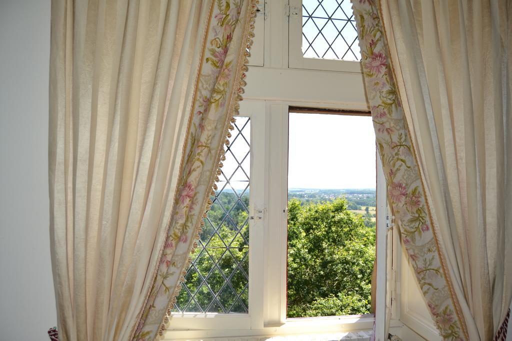 Chateau De Peufeilhoux Vallon-en-Sully Luaran gambar