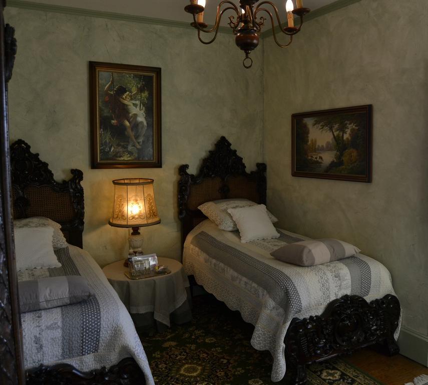 Chateau De Peufeilhoux Vallon-en-Sully Luaran gambar