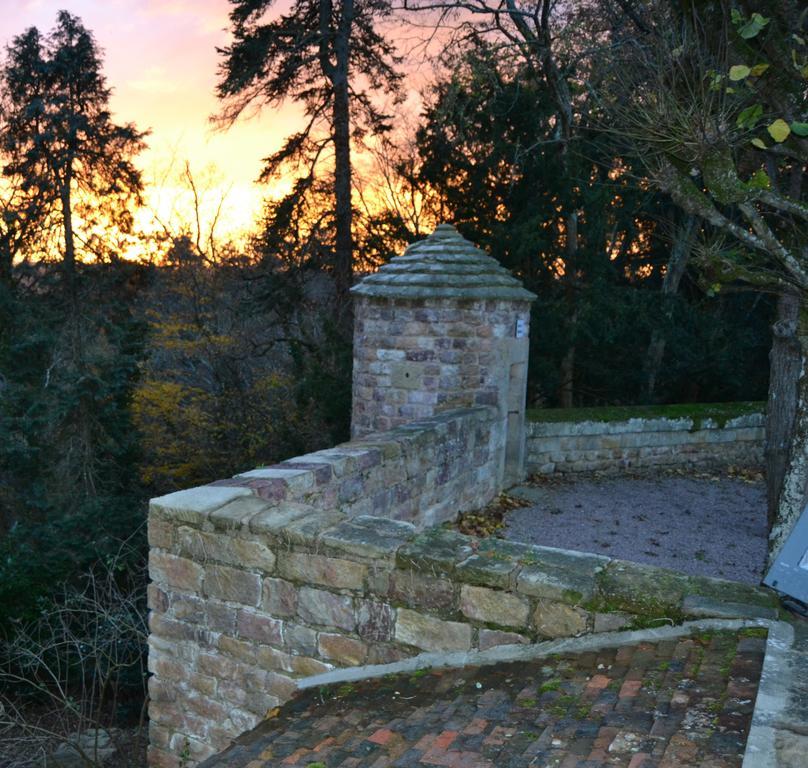 Chateau De Peufeilhoux Vallon-en-Sully Luaran gambar